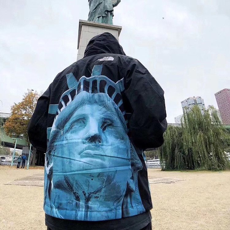 Supreme × The North Face Supreme x The North Face Statue of Liberty Jacket Size L Size US L / EU 52-54 / 3 - 15 Thumbnail