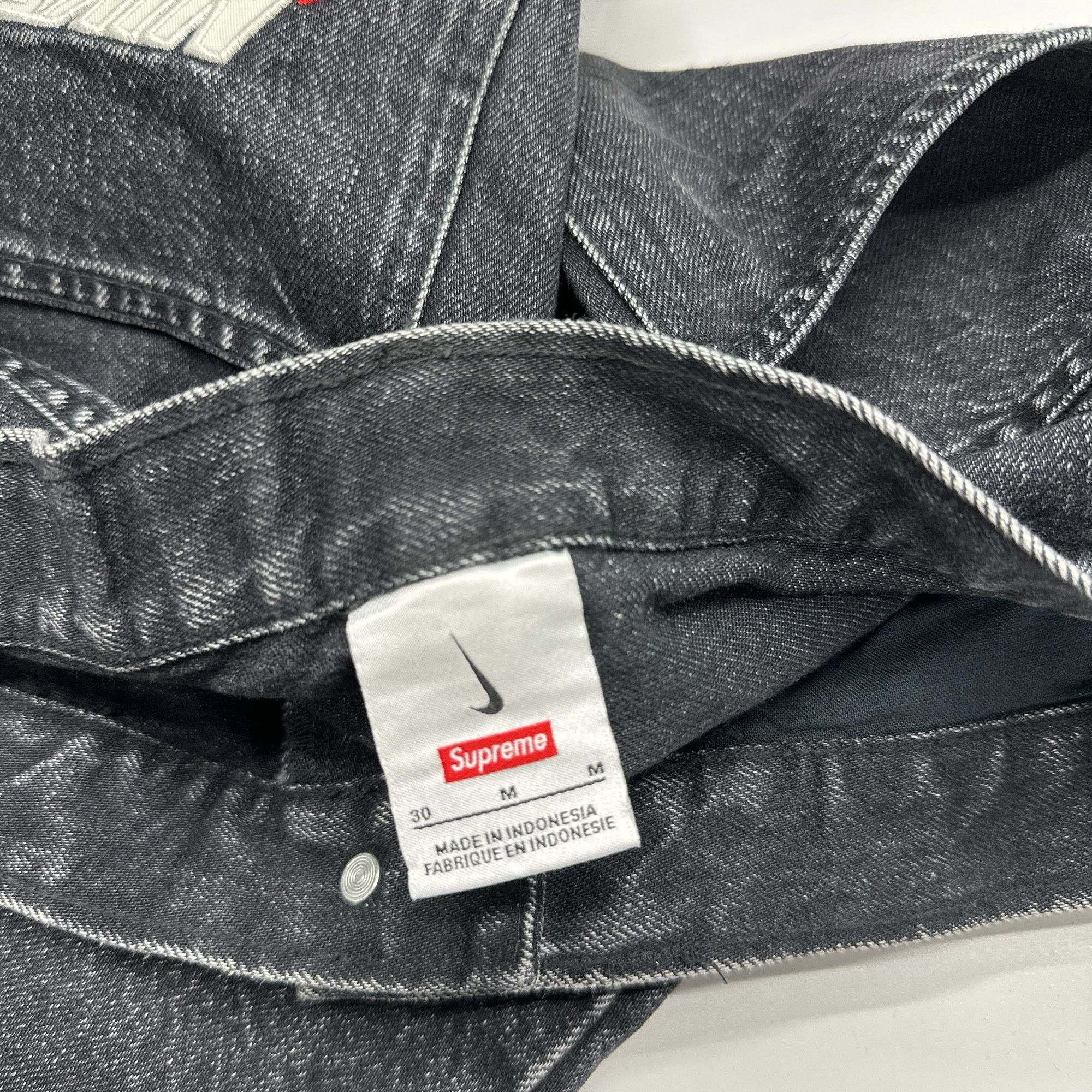 Supreme Supreme x Nike Logo Denim Shorts Size 30 Size US 30 / EU 46 - 3 Thumbnail