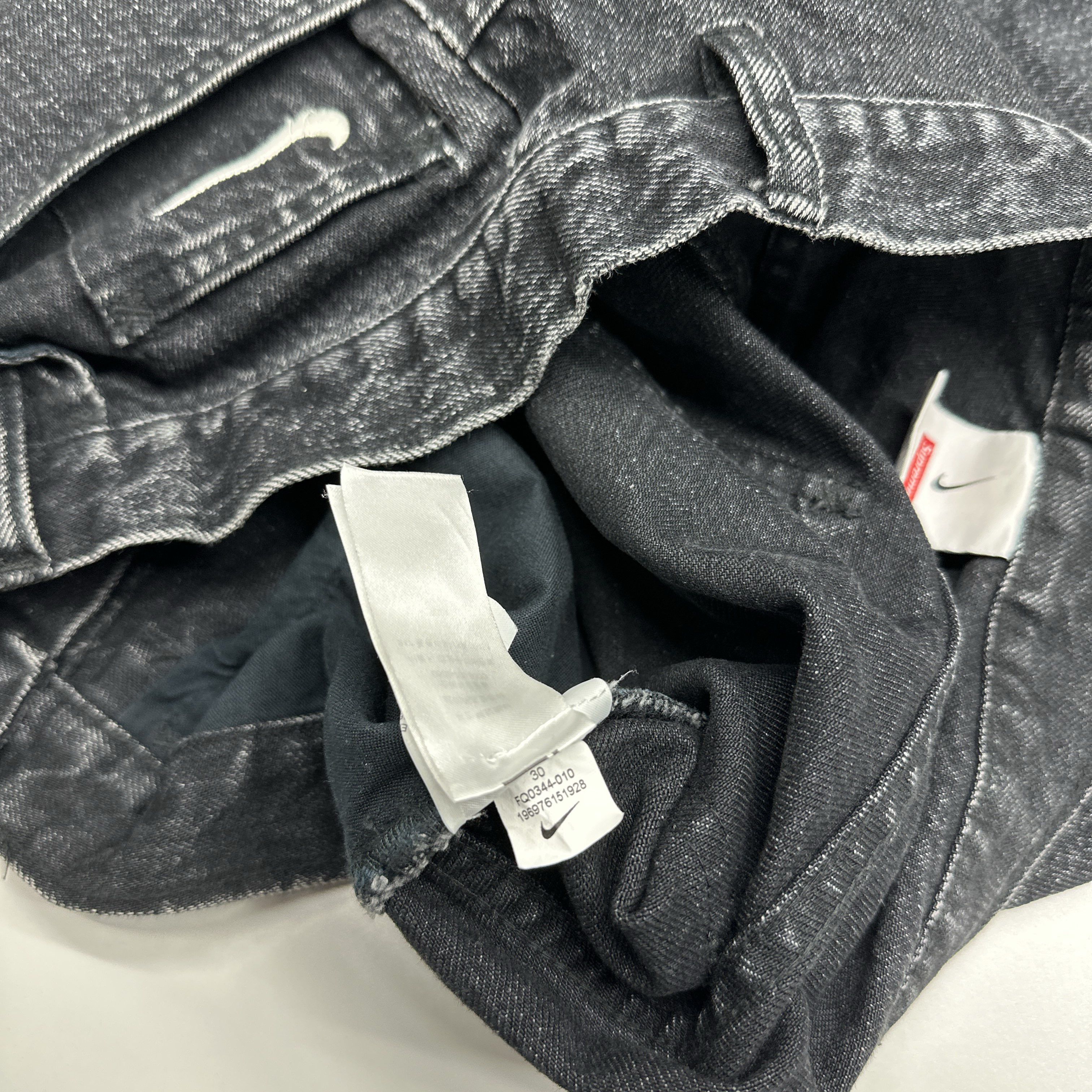 Supreme Supreme x Nike Logo Denim Shorts Size 30 Size US 30 / EU 46 - 4 Thumbnail