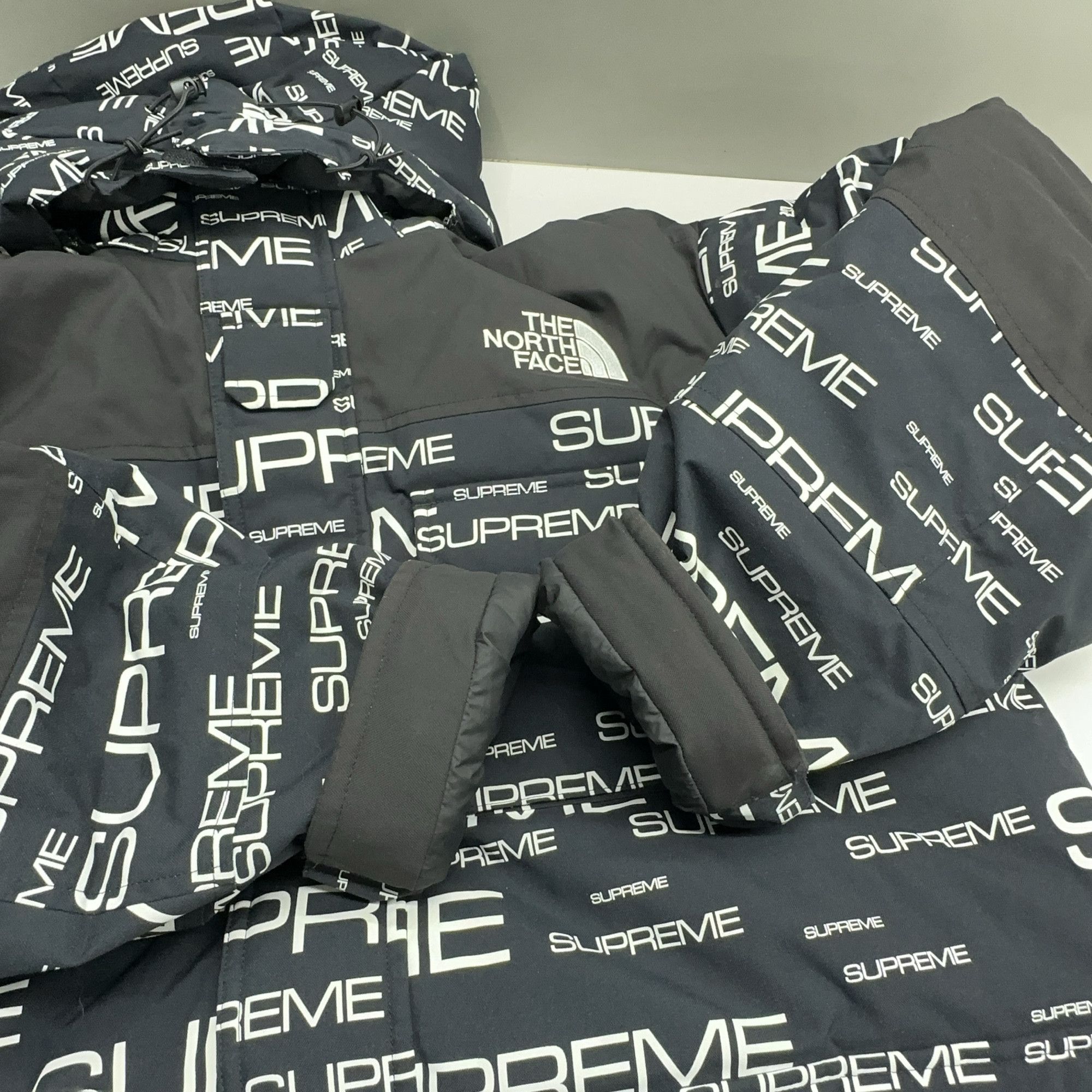Supreme Supreme x The North Face Logo Parka Size L Size US L / EU 52-54 / 3 - 14 Thumbnail