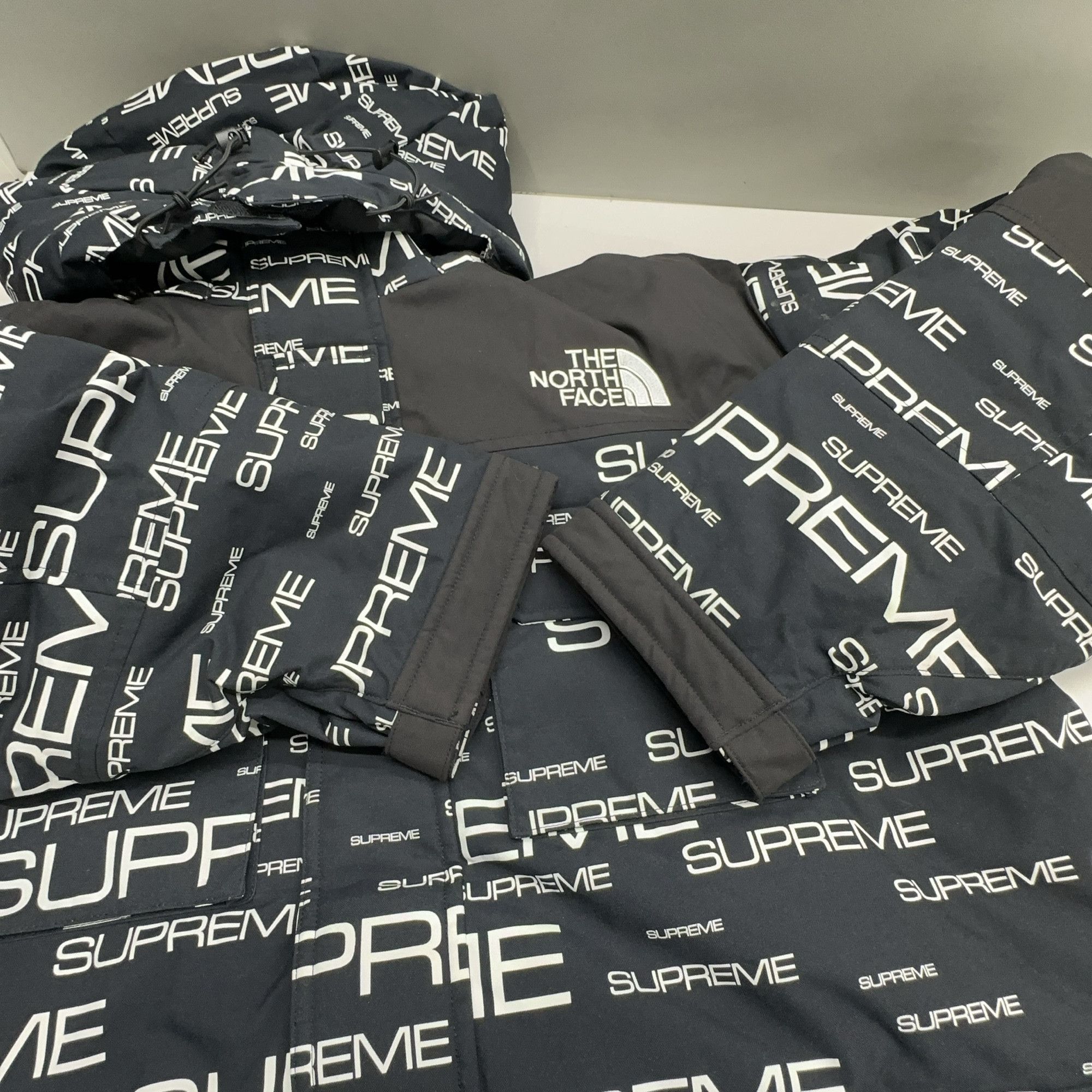 Supreme Supreme x The North Face Logo Parka Size L Size US L / EU 52-54 / 3 - 13 Thumbnail