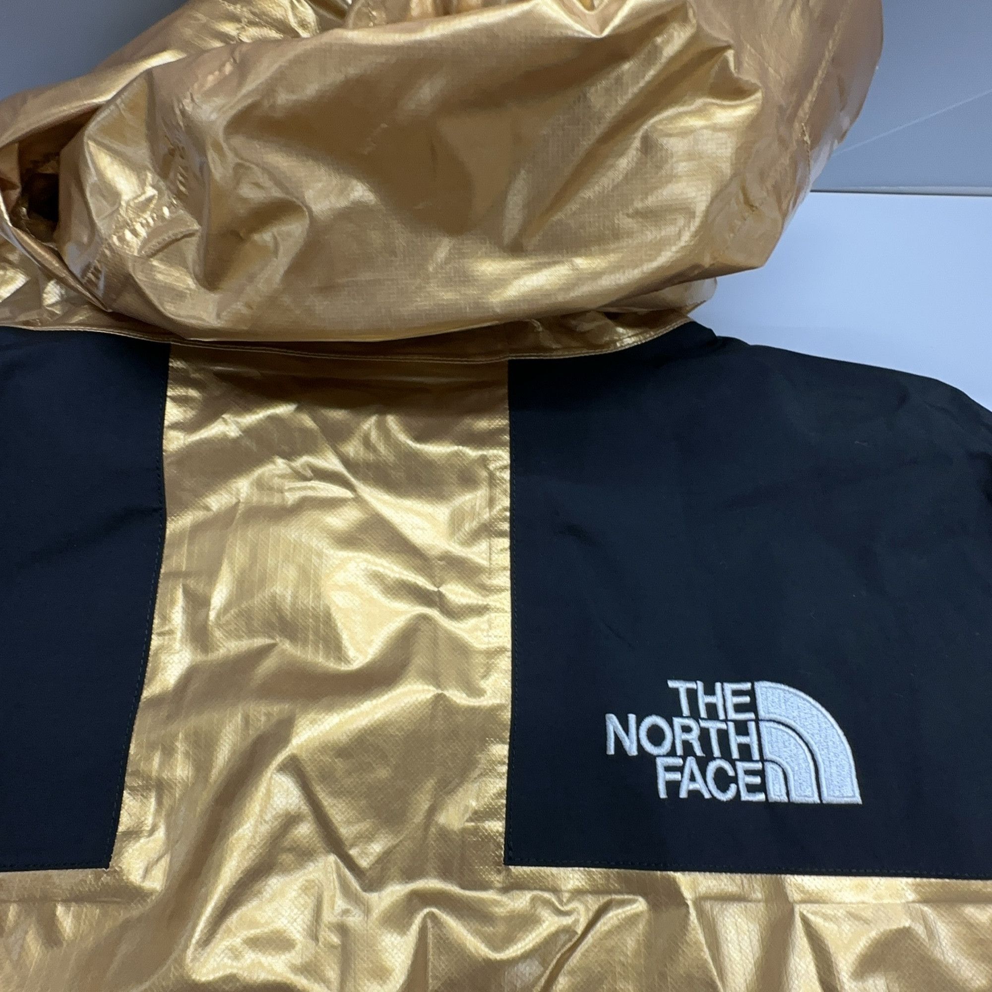 Supreme Supreme x The North Face Metallic Mountain Parka Gold Size L Size US L / EU 52-54 / 3 - 8 Thumbnail