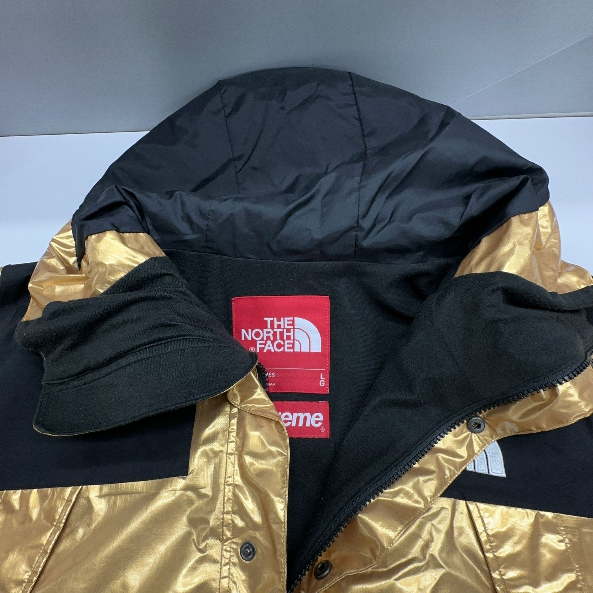 Supreme Supreme x The North Face Metallic Mountain Parka Gold Size L Size US L / EU 52-54 / 3 - 5 Thumbnail