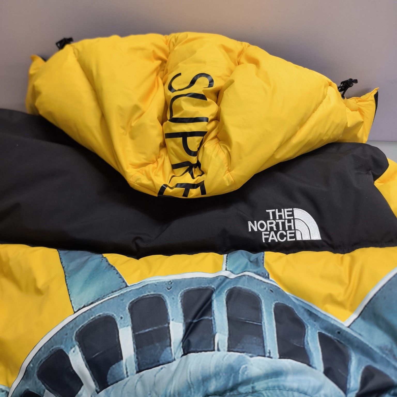 Supreme × The North Face Supreme x The North Face Statue of Liberty Puffer Jacket M Size US M / EU 48-50 / 2 - 6 Thumbnail