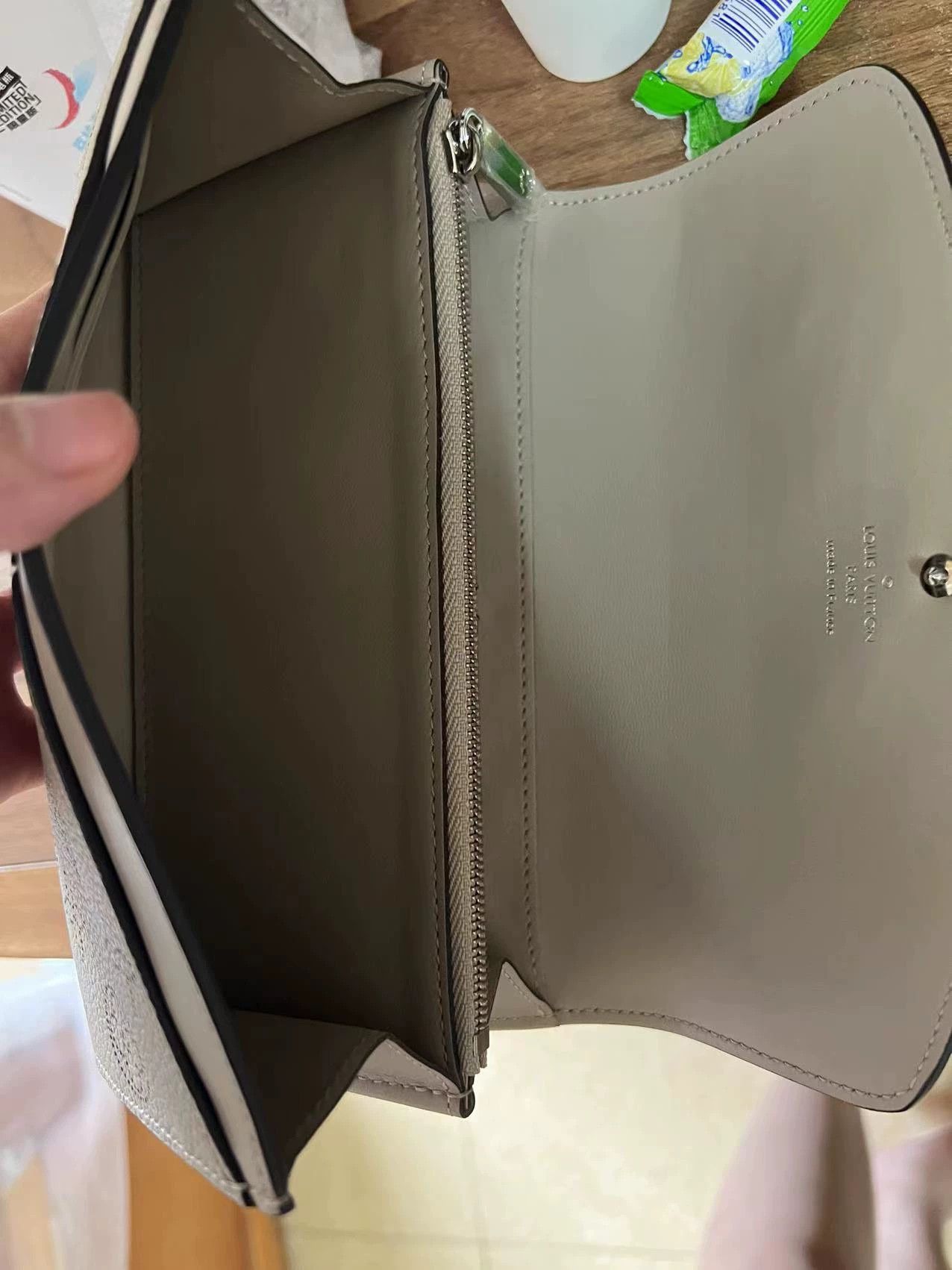 Louis Vuitton LV Hollow-Out Women's Wallet Size ONE SIZE - 6 Thumbnail