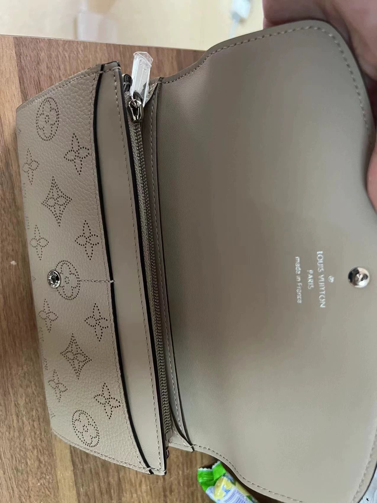 Louis Vuitton LV Hollow-Out Women's Wallet Size ONE SIZE - 4 Thumbnail