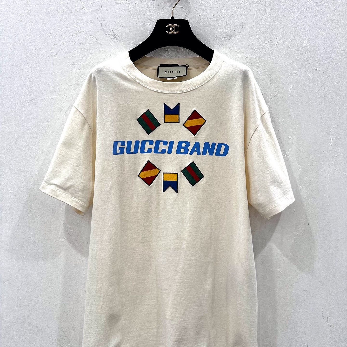 Gucci Band Logo Graphic T-Shirt in White Size US XS / EU 42 / 0 - 7 Thumbnail