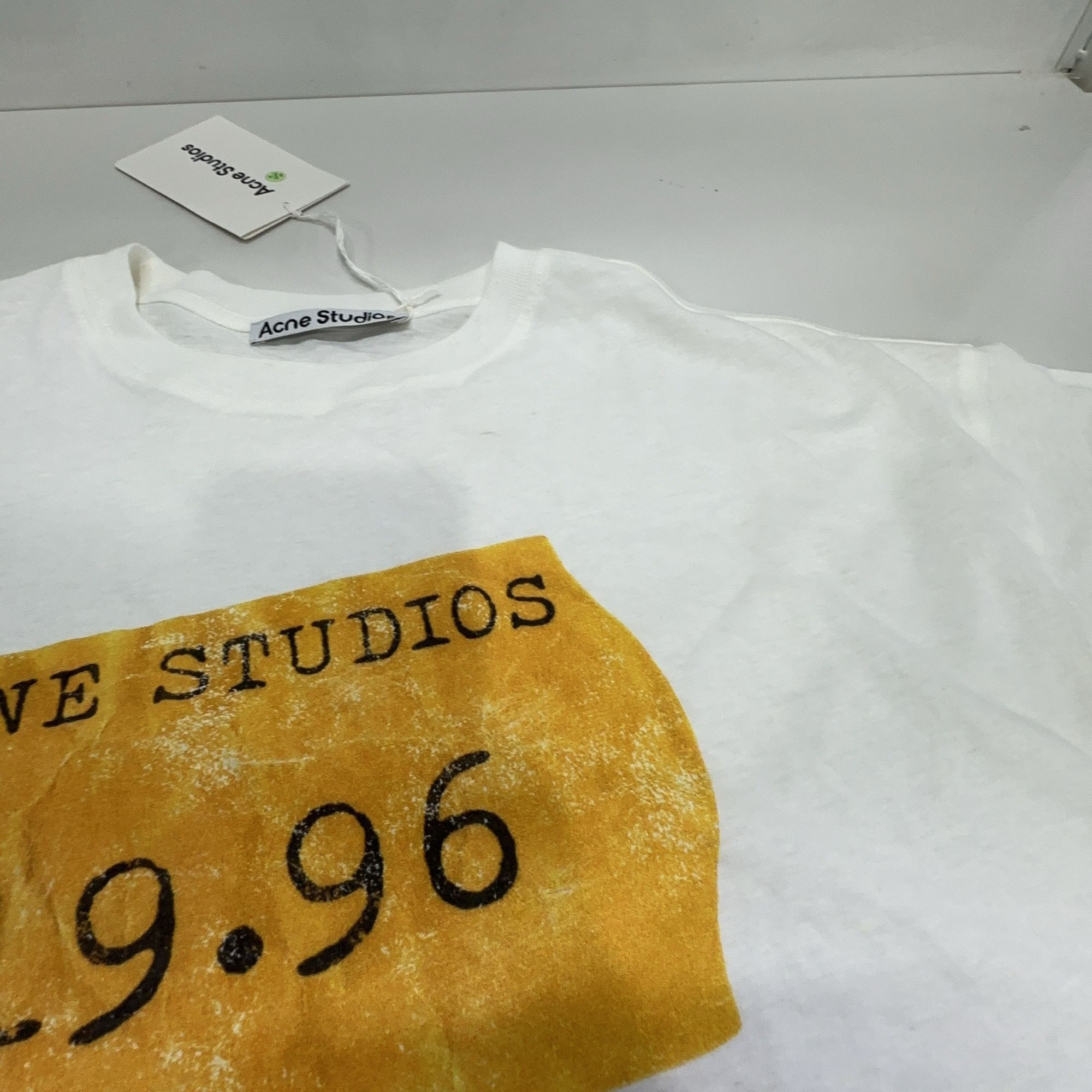 Acne Studios Minimalist Graphic Logo Tee Size US S / EU 44-46 / 1 - 6 Thumbnail