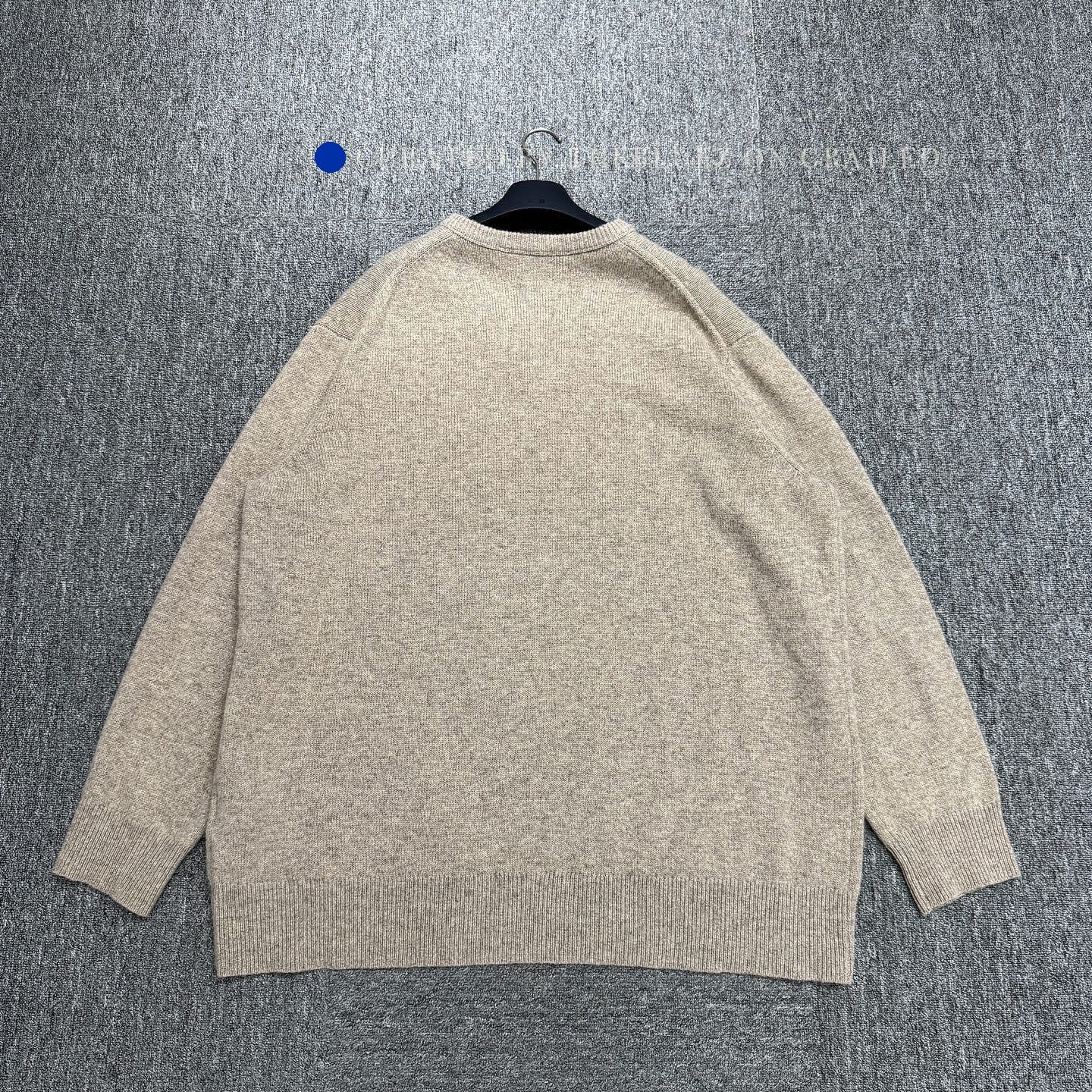 Acne Studios Cozy Beige V-Neck Cashmere Blend Sweater Size US XL / EU 56 / 4 - 2 Thumbnail