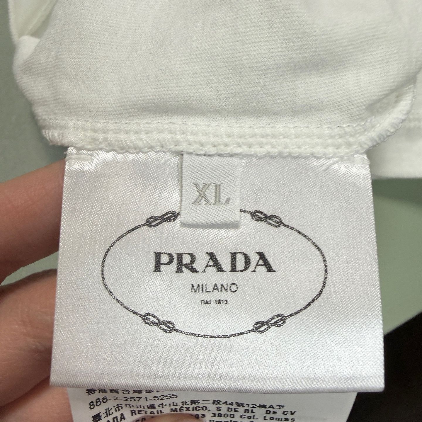 Prada Classic Logo Cotton T-Shirt in White Size US XL / EU 56 / 4 - 6 Thumbnail