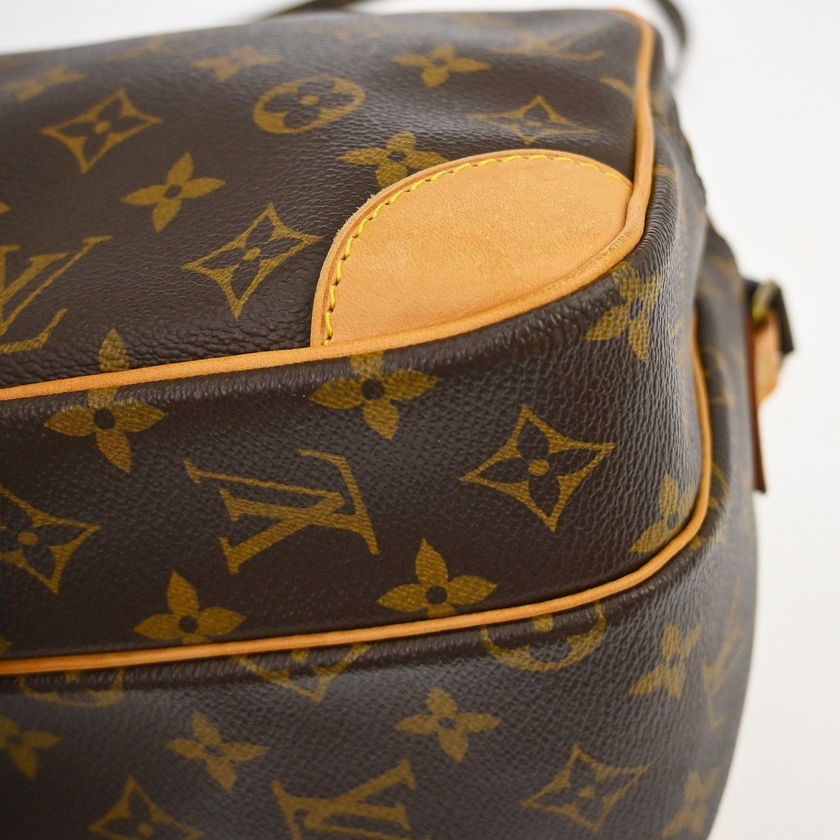 Louis Vuitton Louis Vuitton Nil Messenger Bag Monogram Canvas Size ONE SIZE - 8 Thumbnail