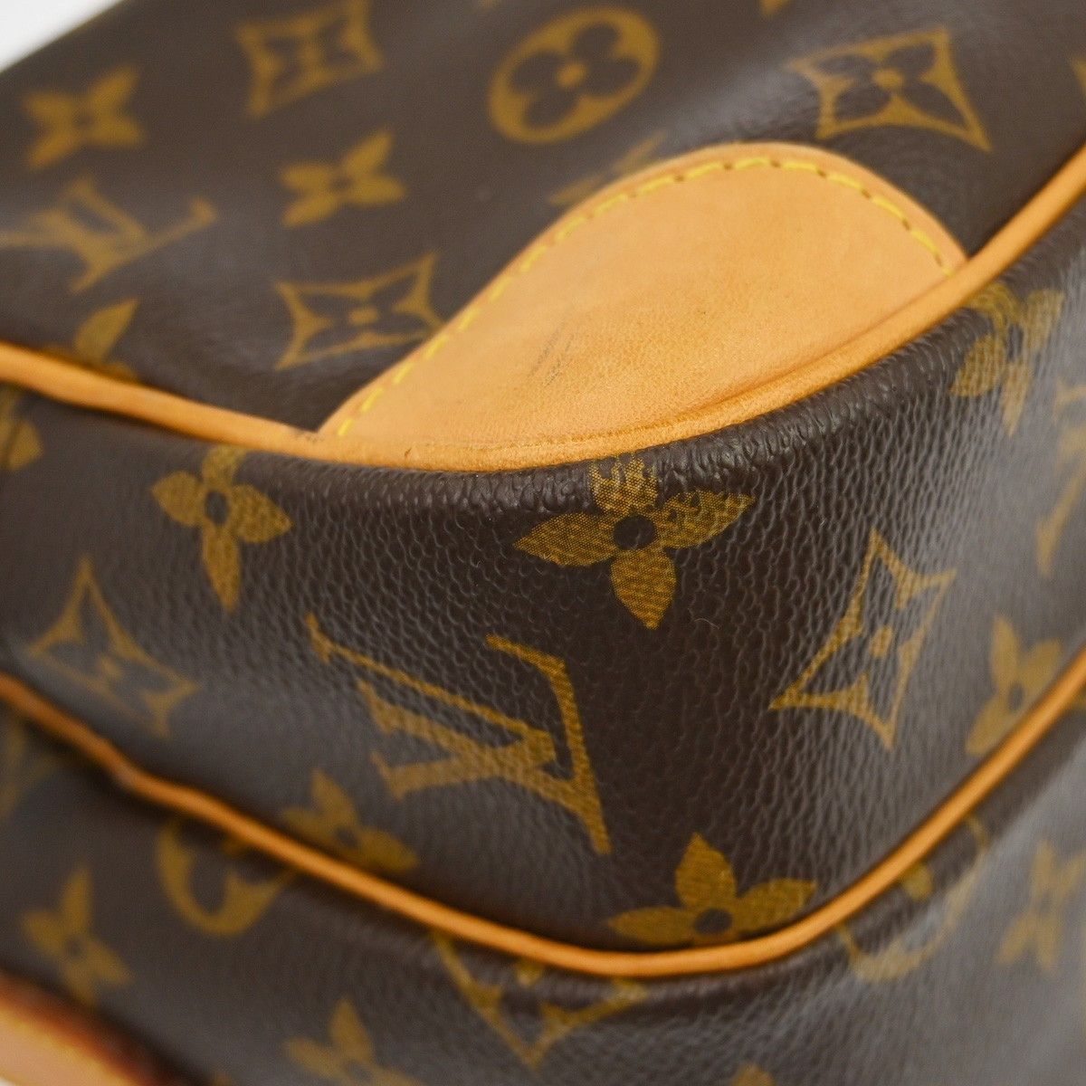 Louis Vuitton Louis Vuitton Nil Messenger Bag Monogram Canvas Size ONE SIZE - 9 Thumbnail