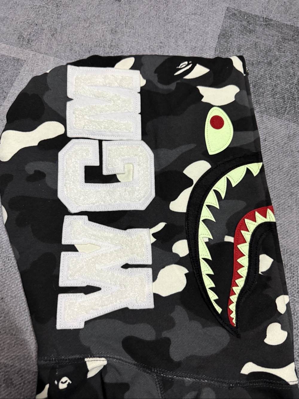 Bape A BATHING APE Camo Shark Hoodie Size M Size US M / EU 48-50 / 2 - 10 Thumbnail