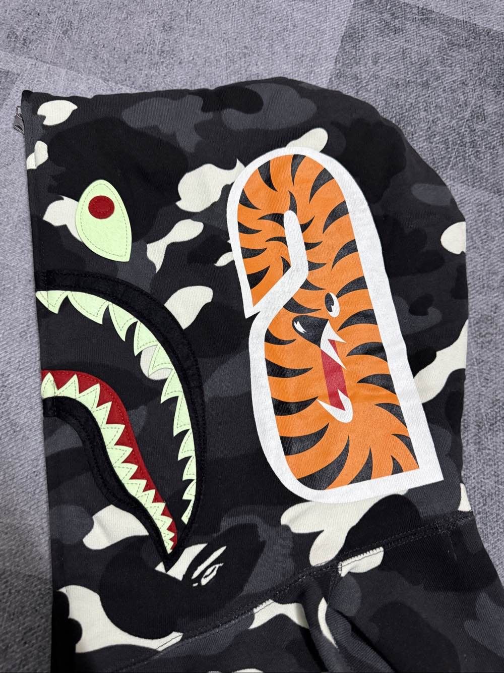 Bape A BATHING APE Camo Shark Hoodie Size M Size US M / EU 48-50 / 2 - 9 Thumbnail