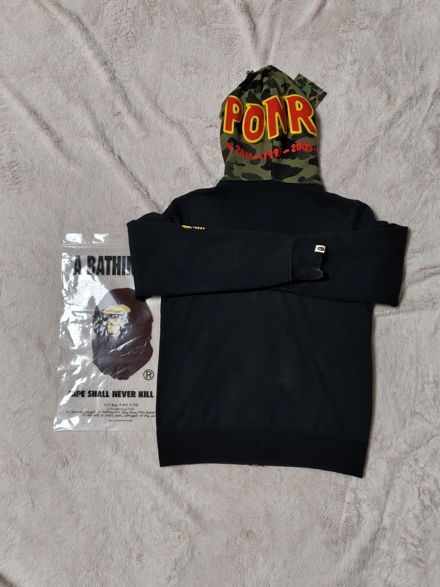 Bape A Bathing Ape Shark Full Zip Hoodie Size L Size US L / EU 52-54 / 3 - 2 Thumbnail