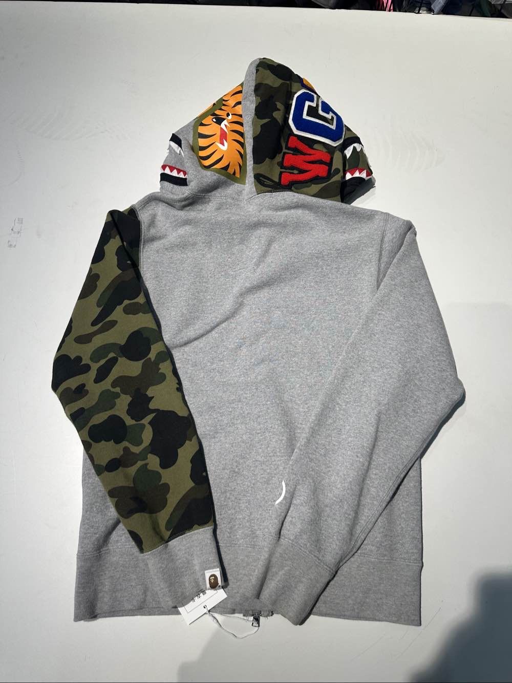 Bape A Bathing Ape Camo Shark Hoodie Size M Size US M / EU 48-50 / 2 - 2 Thumbnail