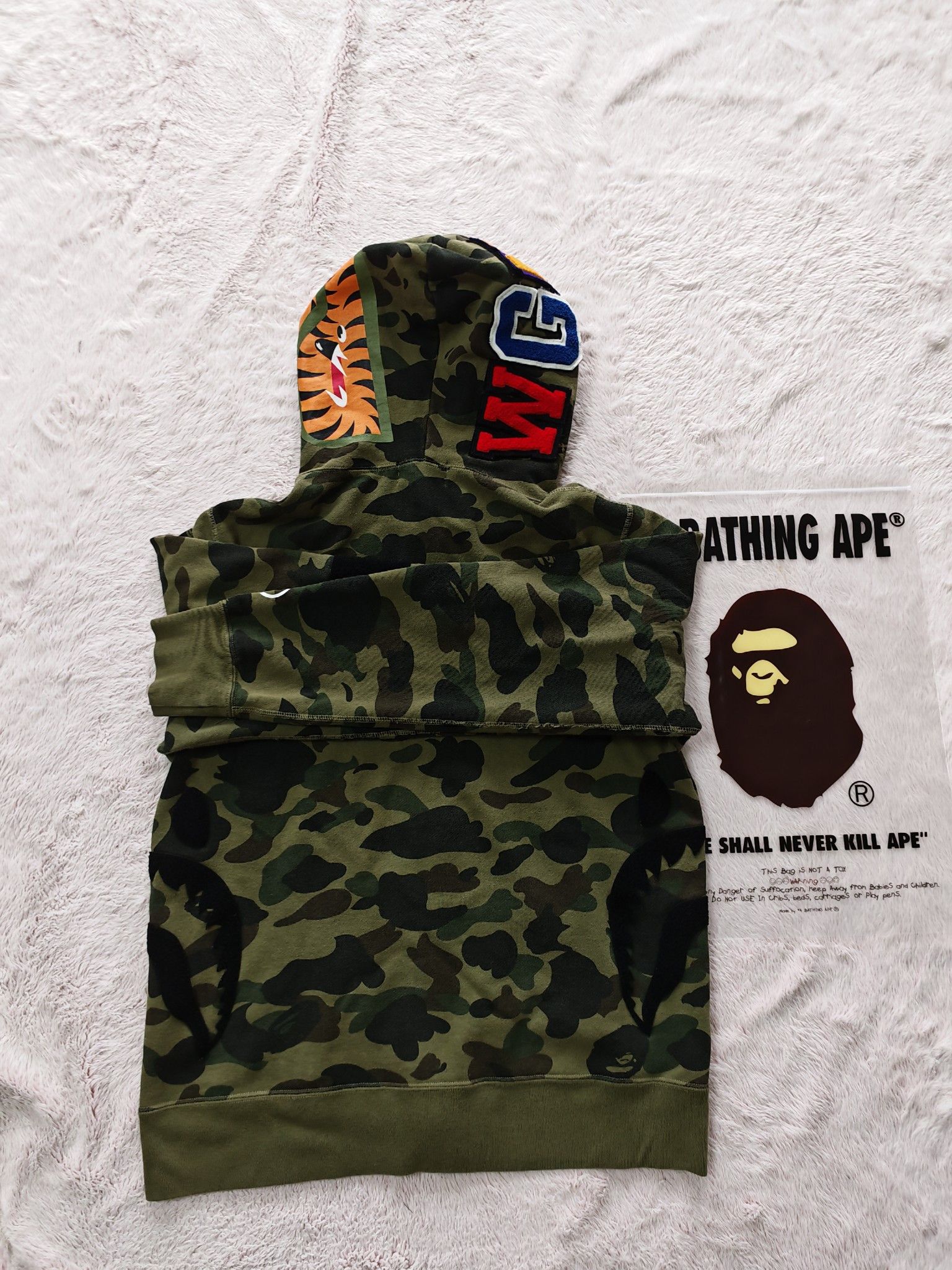 Bape A BATHING APE Camo Shark Hoodie Size L Size US L / EU 52-54 / 3 - 2 Thumbnail