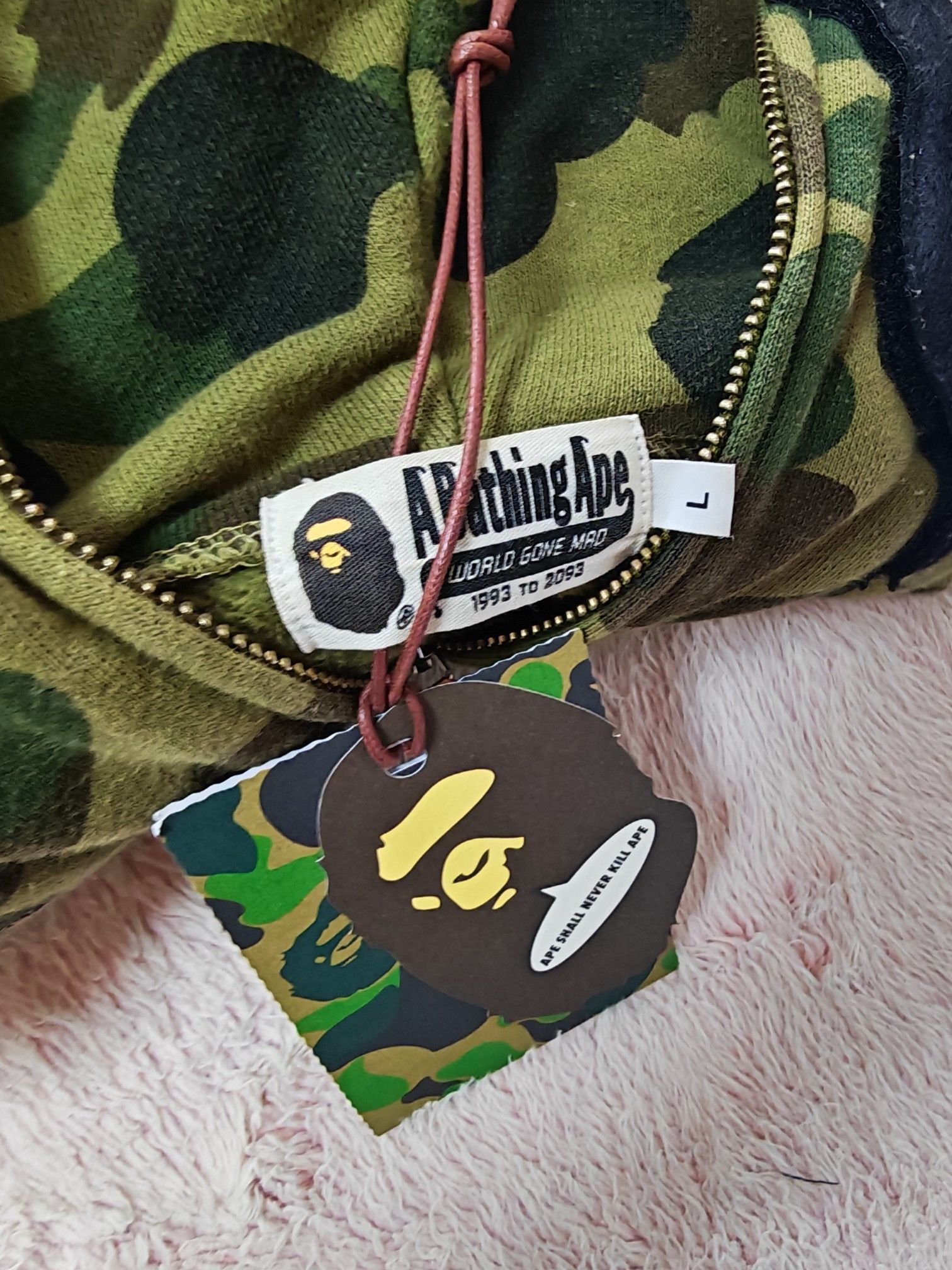Bape A BATHING APE Camo Shark Hoodie Size L Size US L / EU 52-54 / 3 - 3 Thumbnail