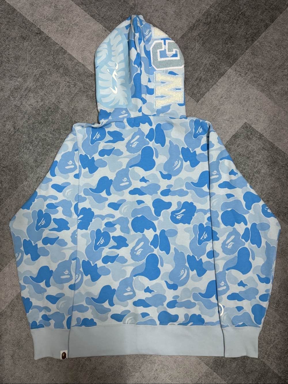 Bape A Bathing Ape Blue Camo Shark Hoodie Size M Size US M / EU 48-50 / 2 - 2 Thumbnail