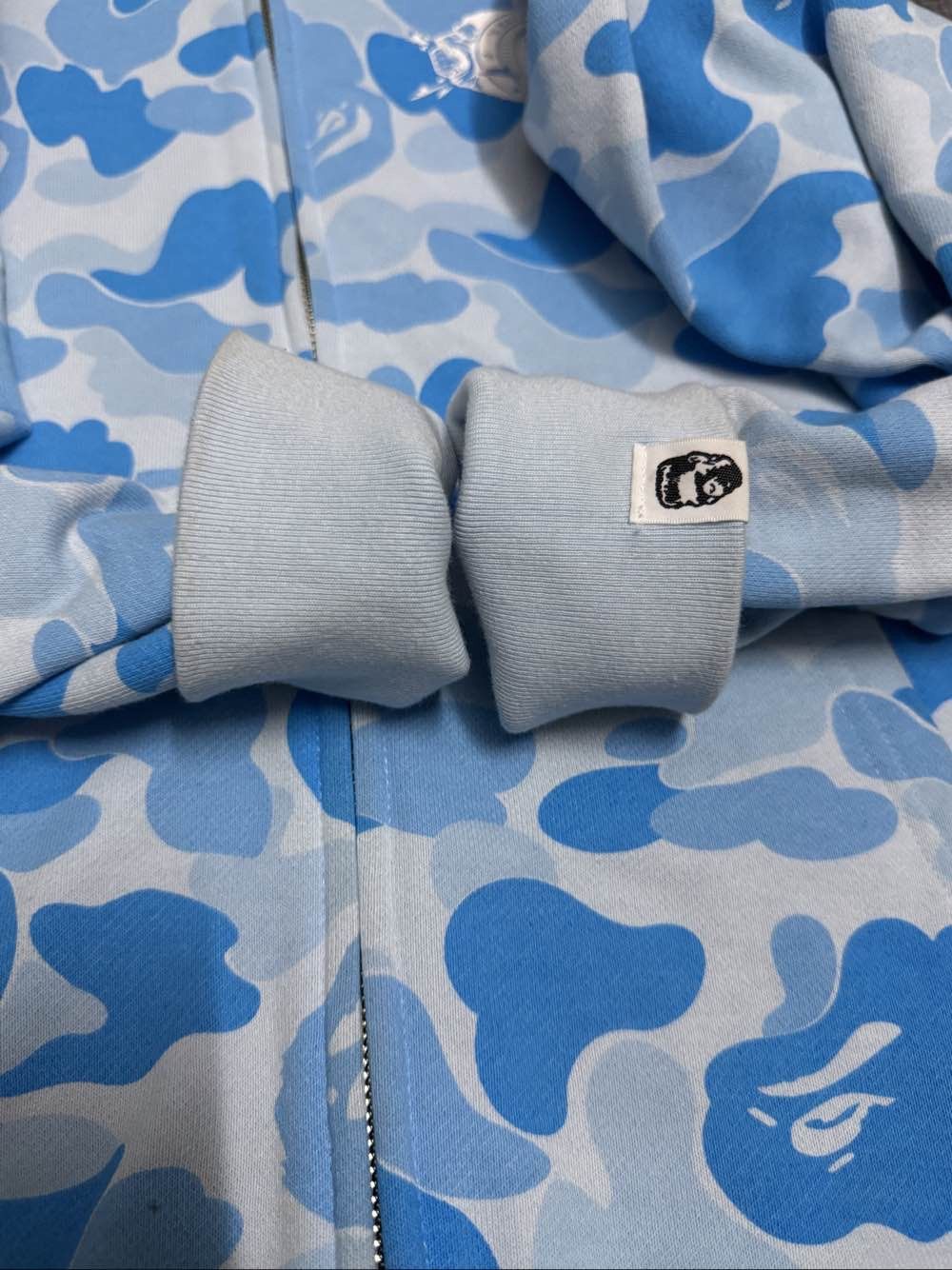 Bape A Bathing Ape Blue Camo Shark Hoodie Size M Size US M / EU 48-50 / 2 - 9 Thumbnail