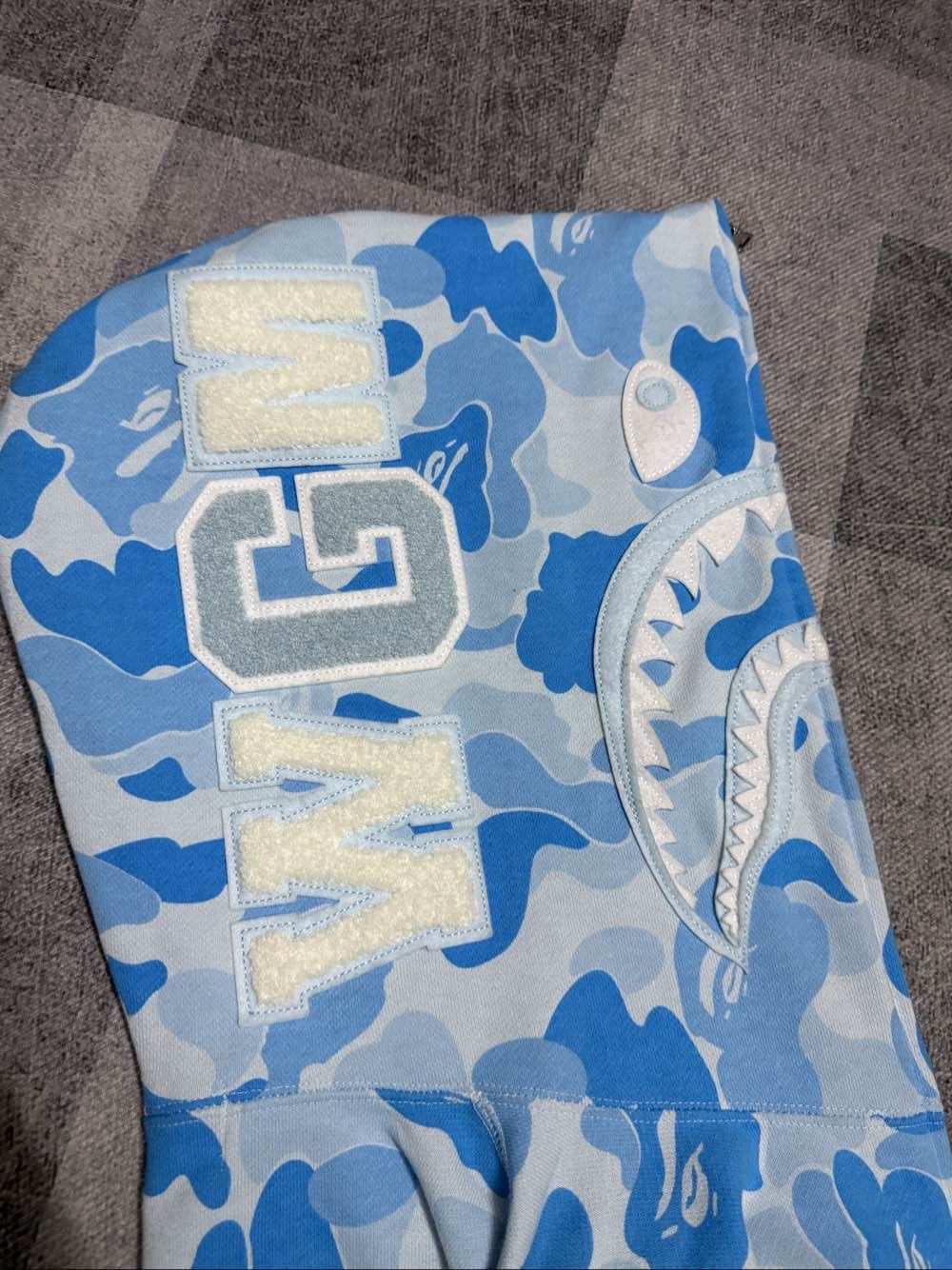 Bape A Bathing Ape Blue Camo Shark Hoodie Size M Size US M / EU 48-50 / 2 - 11 Thumbnail