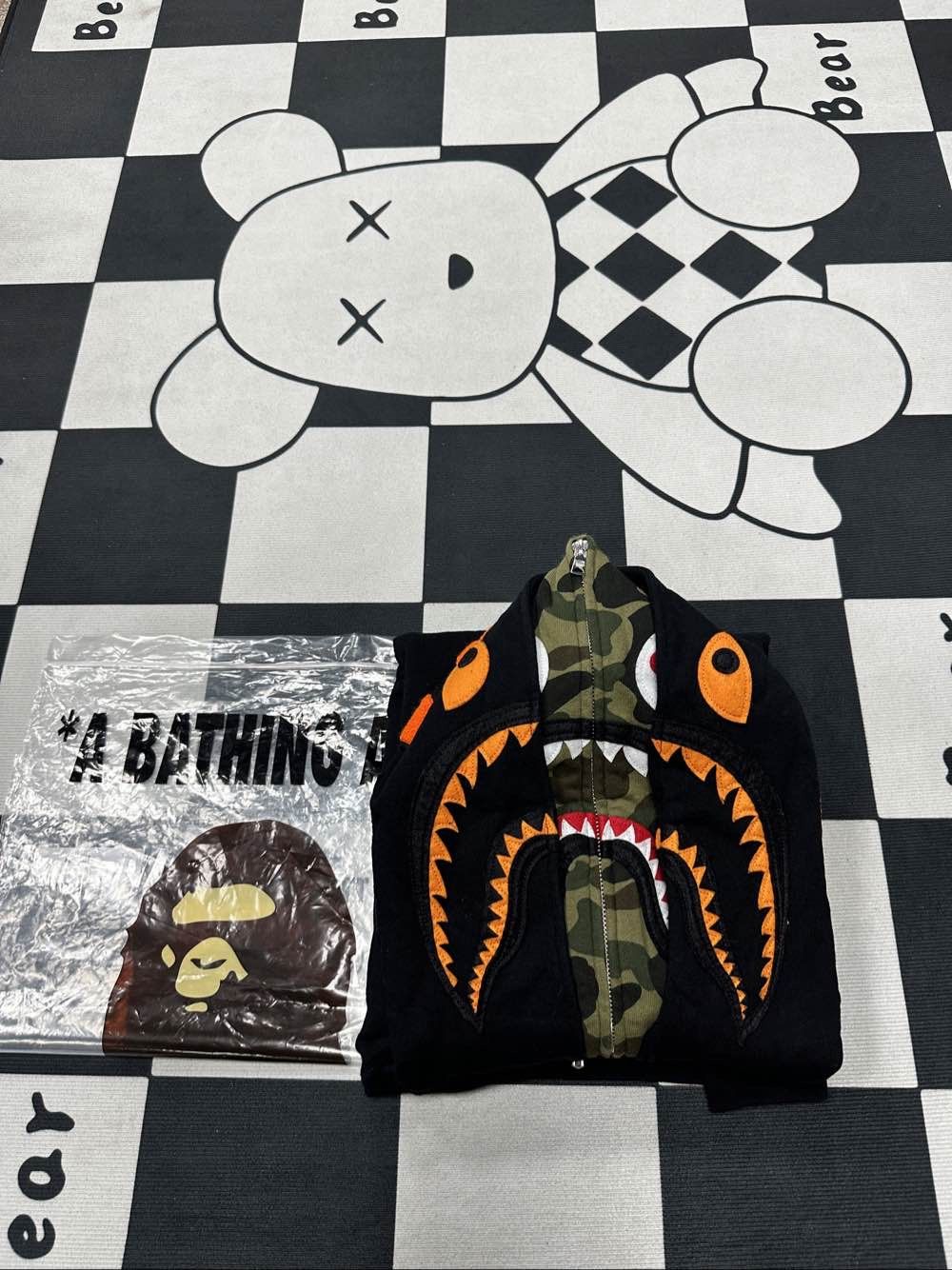 Bape A Bathing Ape x Undefeated Shark Hoodie Size M Size US M / EU 48-50 / 2 - 7 Thumbnail