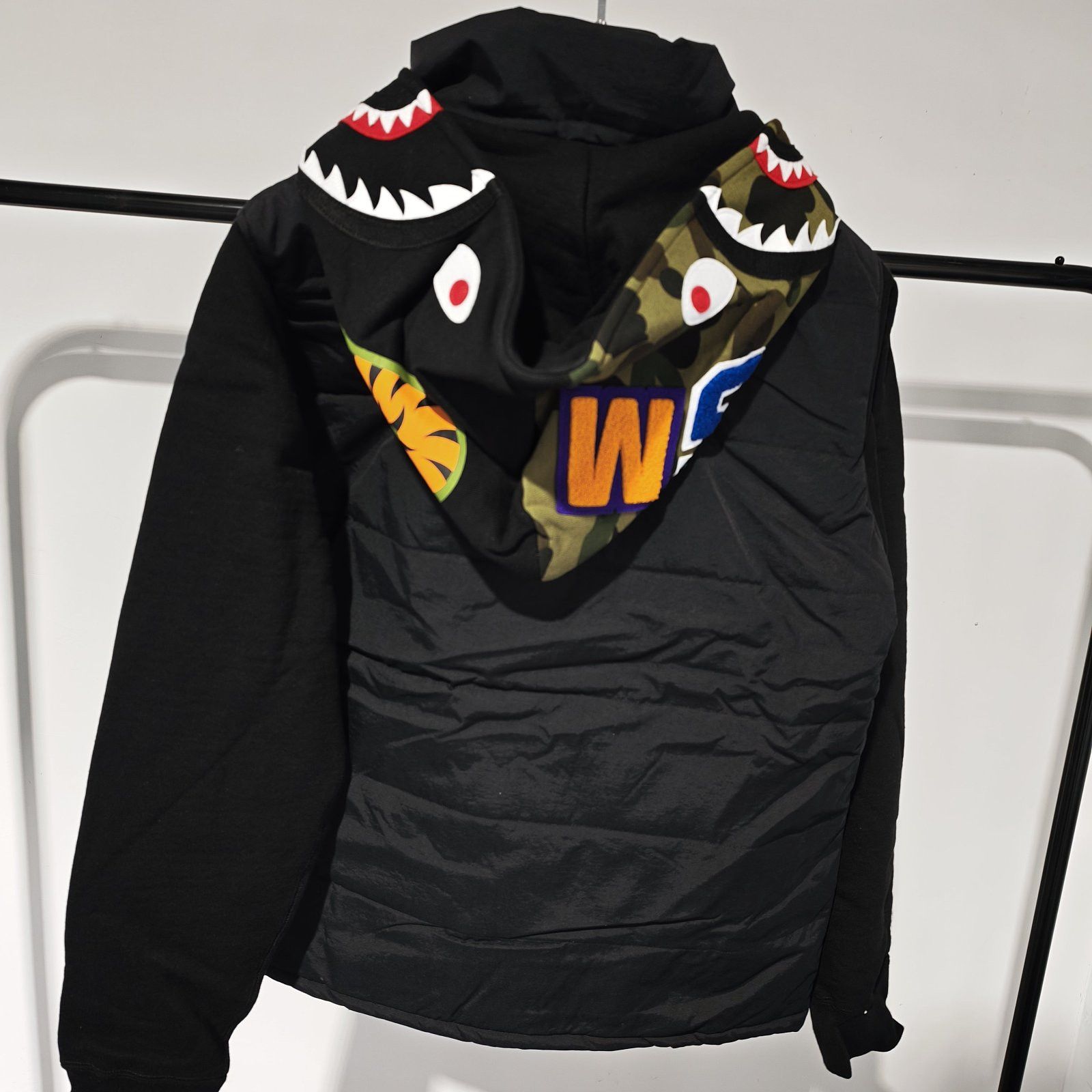 Bape A BATHING APE Camo Shark Hooded Jacket XL Size US XL / EU 56 / 4 - 2 Thumbnail