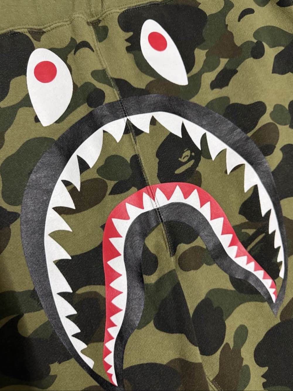 Bape A BATHING APE Shark Camo Sweatpants Size XL Size US 36 / EU 52 - 6 Thumbnail