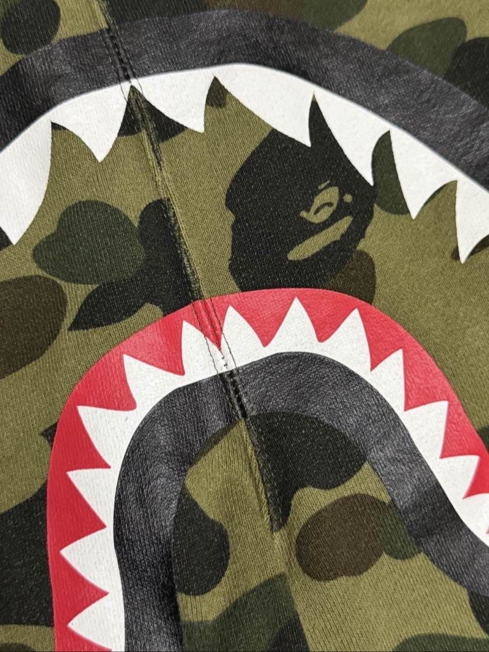 Bape A BATHING APE Shark Camo Sweatpants Size XL Size US 36 / EU 52 - 5 Thumbnail