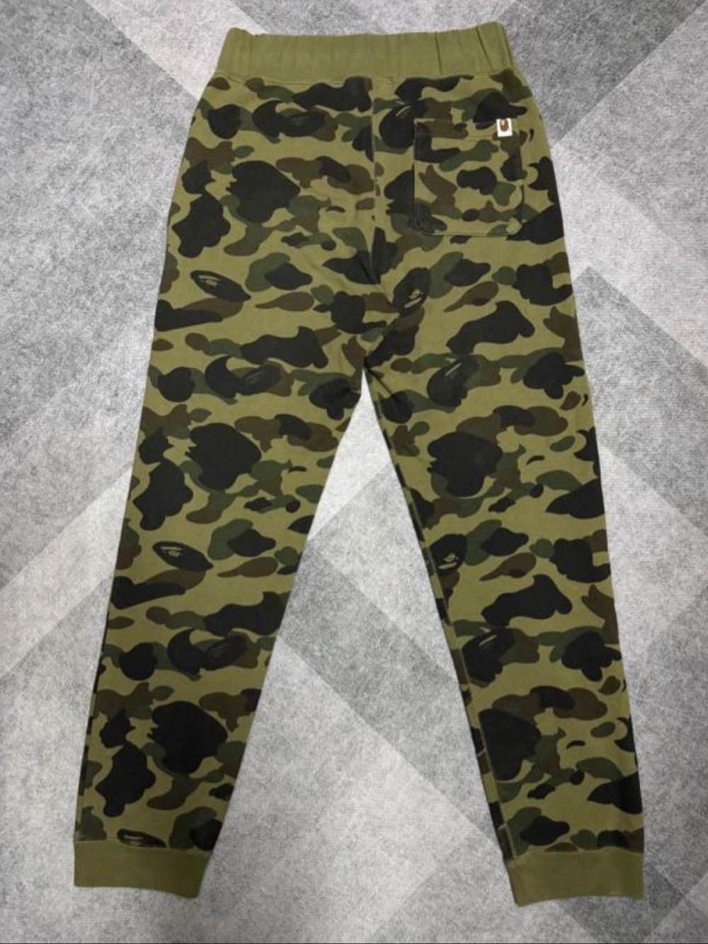 Bape A BATHING APE Shark Camo Sweatpants Size XL Size US 36 / EU 52 - 2 Thumbnail