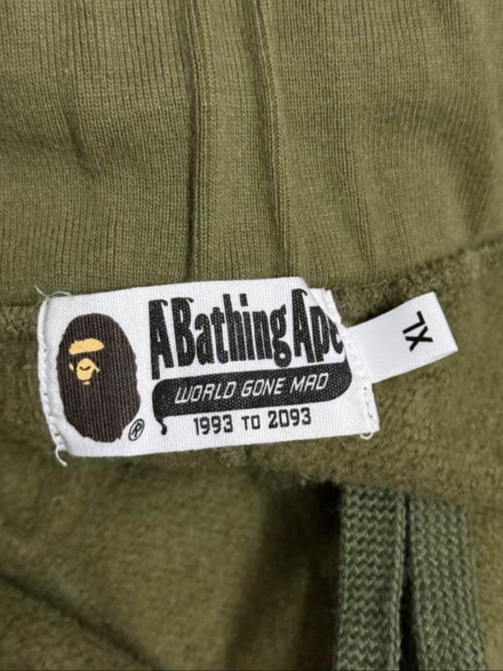 Bape A BATHING APE Shark Camo Sweatpants Size XL Size US 36 / EU 52 - 3 Thumbnail