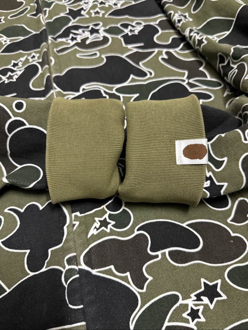Bape A Bathing Ape Star Camo Shark Hoodie Size L Size US L / EU 52-54 / 3 - 14 Thumbnail