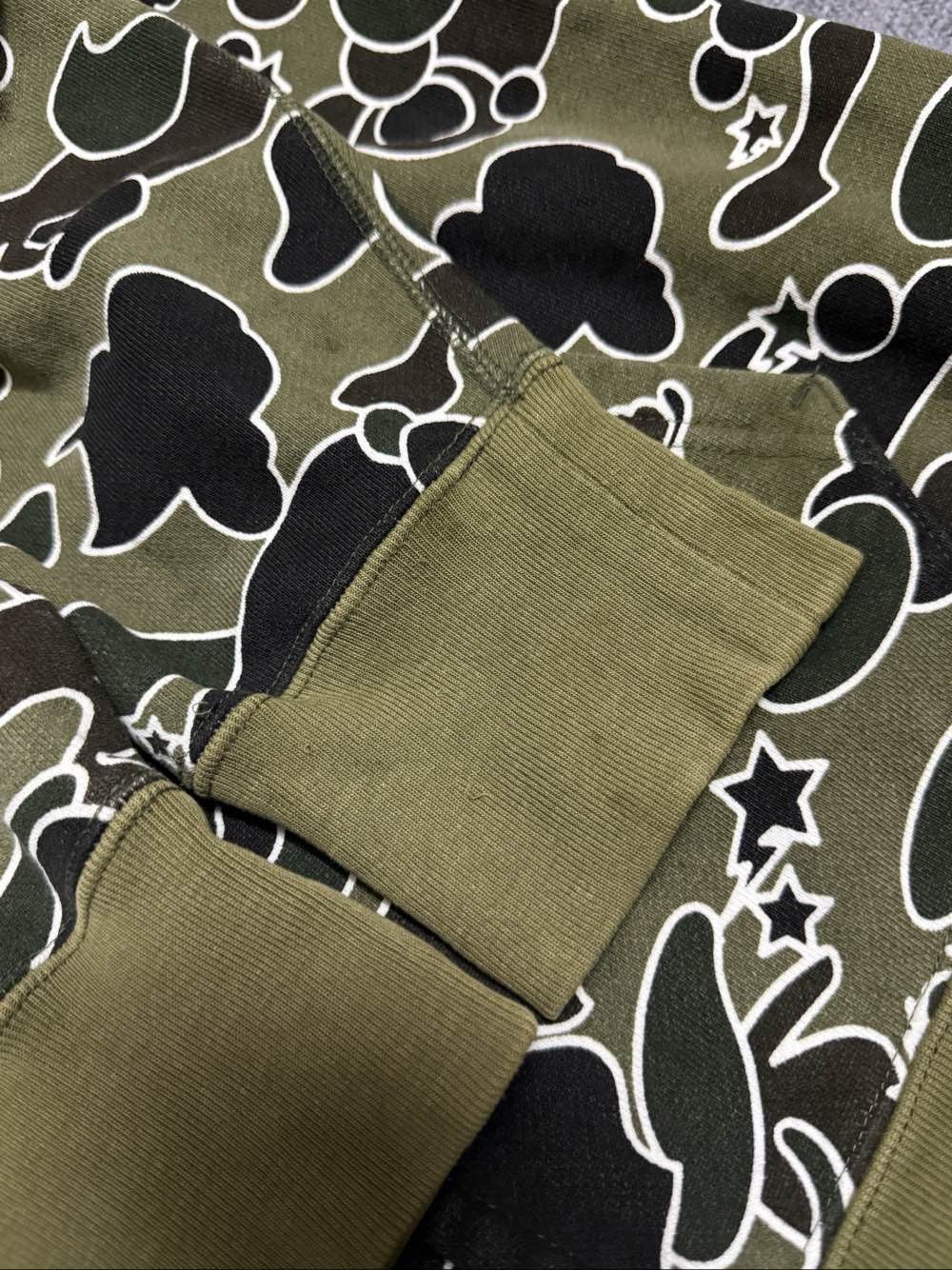 Bape A Bathing Ape Star Camo Shark Hoodie Size L Size US L / EU 52-54 / 3 - 5 Thumbnail