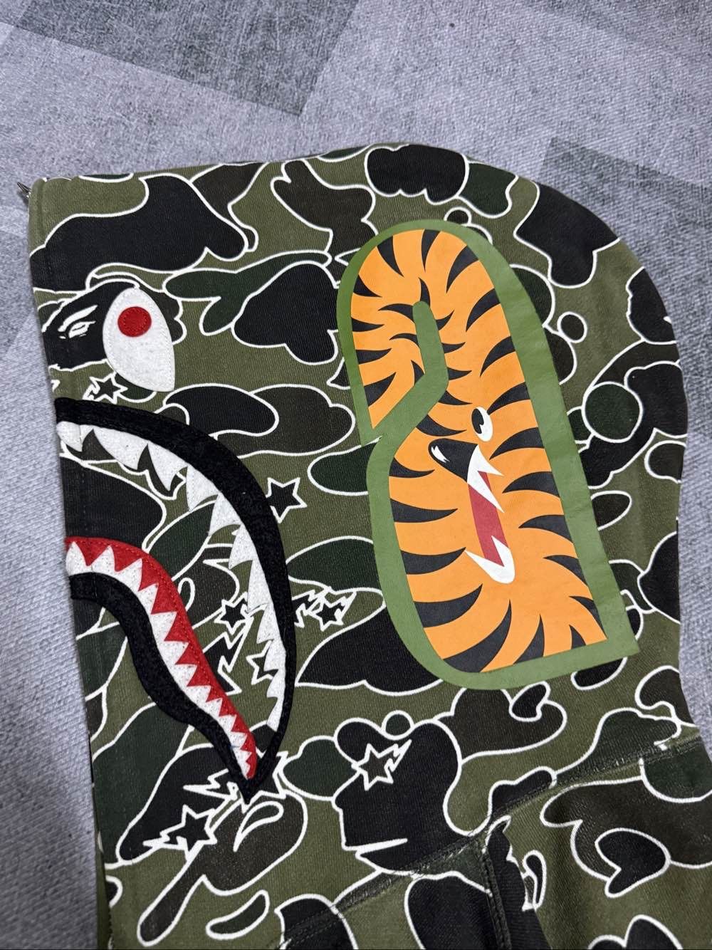 Bape A Bathing Ape Star Camo Shark Hoodie Size L Size US L / EU 52-54 / 3 - 9 Thumbnail