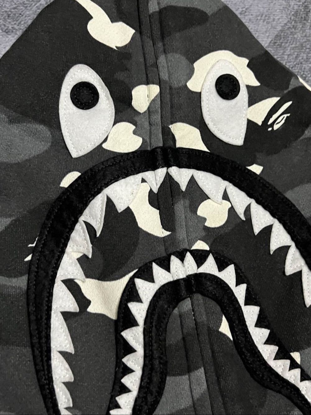 Bape A BATHING APE Camo Shark Hoodie Size XXL Size US XXL / EU 58 / 5 - 6 Thumbnail