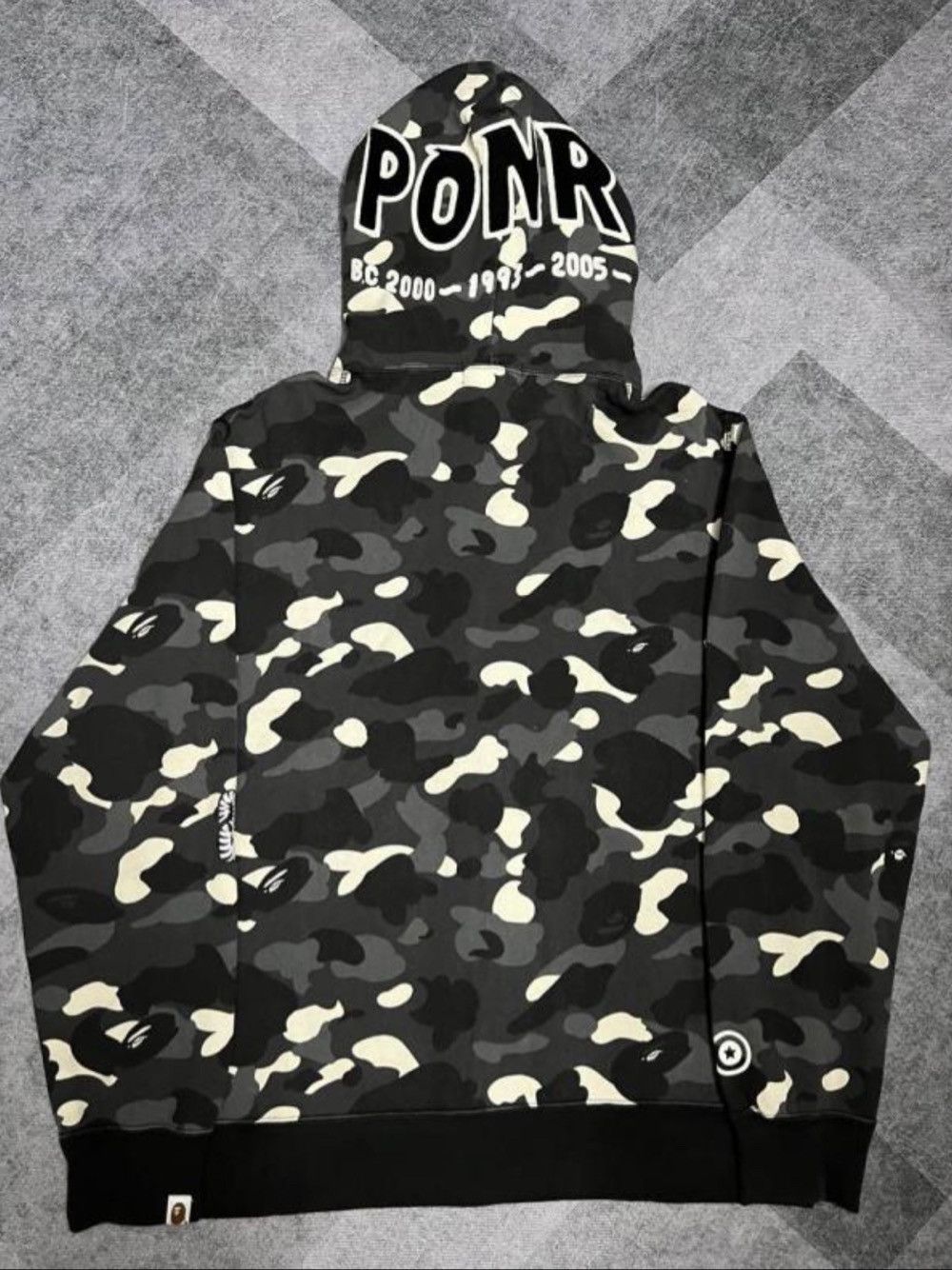 Bape A BATHING APE Camo Shark Hoodie Size XXL Size US XXL / EU 58 / 5 - 2 Thumbnail