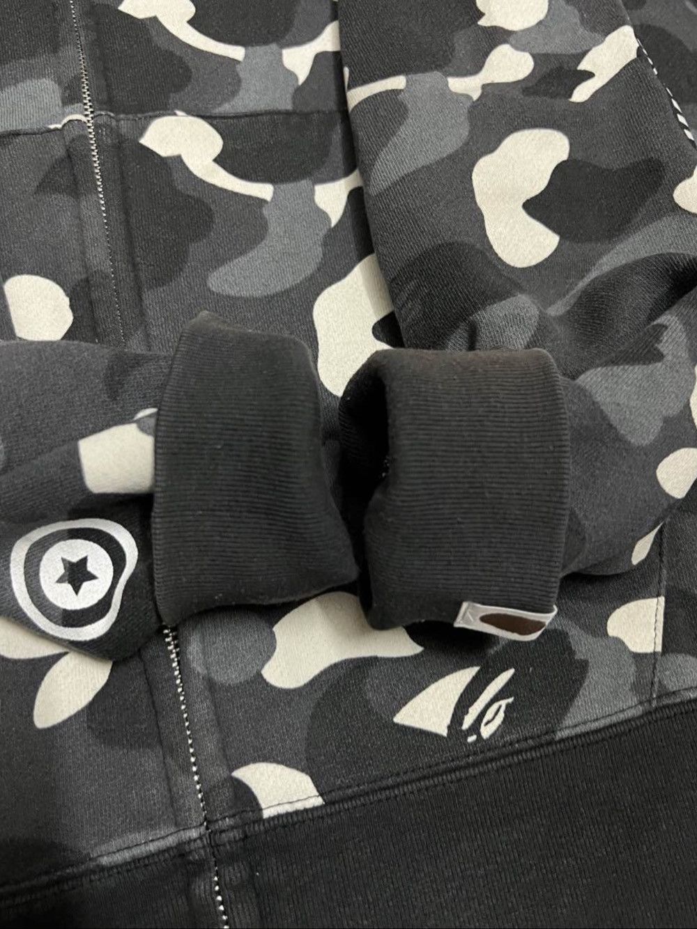 Bape A BATHING APE Camo Shark Hoodie Size XXL Size US XXL / EU 58 / 5 - 8 Thumbnail