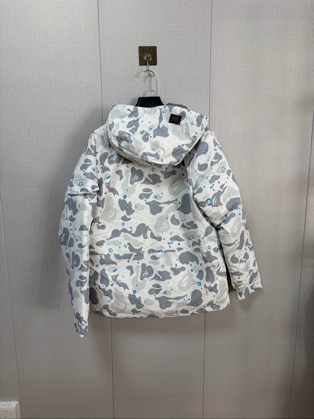 Bape A Bathing Ape Camo Down Jacket Size L Size US L / EU 52-54 / 3 - 2 Thumbnail