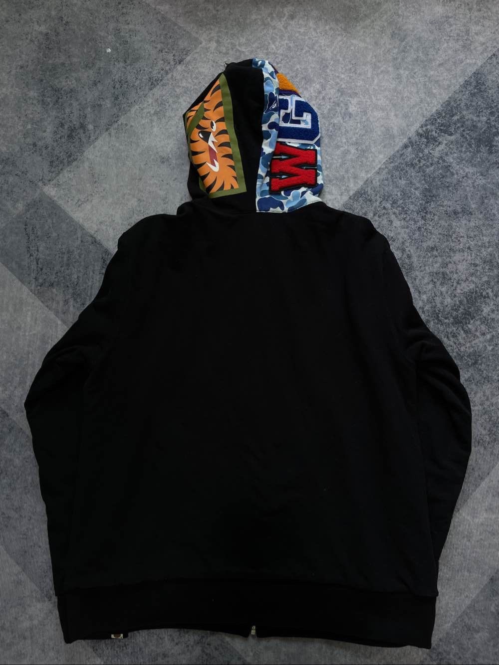Bape A BATHING APE Split Camo Shark Hoodie XL Size US XL / EU 56 / 4 - 4 Thumbnail