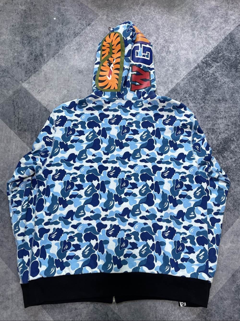 Bape A BATHING APE Split Camo Shark Hoodie XL Size US XL / EU 56 / 4 - 2 Thumbnail