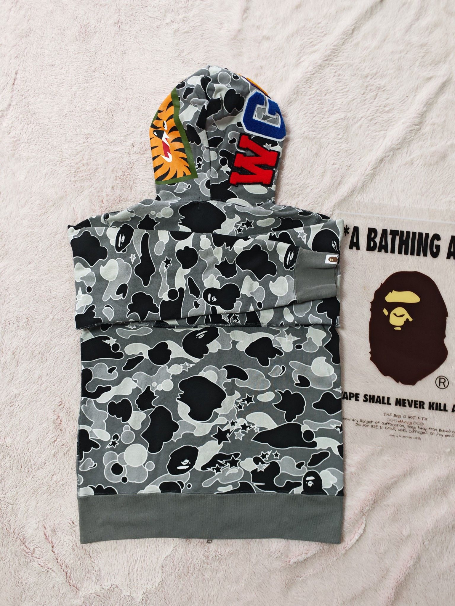 Bape A Bathing Ape Shark Camo Full Zip Hoodie Size M Size US M / EU 48-50 / 2 - 2 Thumbnail