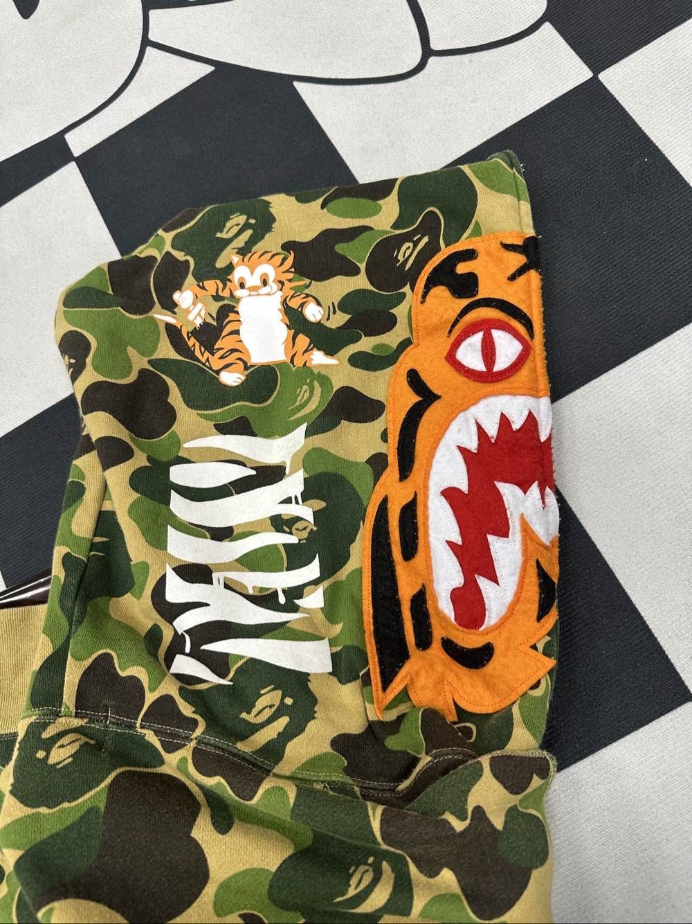 Bape A Bathing Ape Tiger Camo Full Zip Hoodie Size XL Size US XL / EU 56 / 4 - 9 Thumbnail