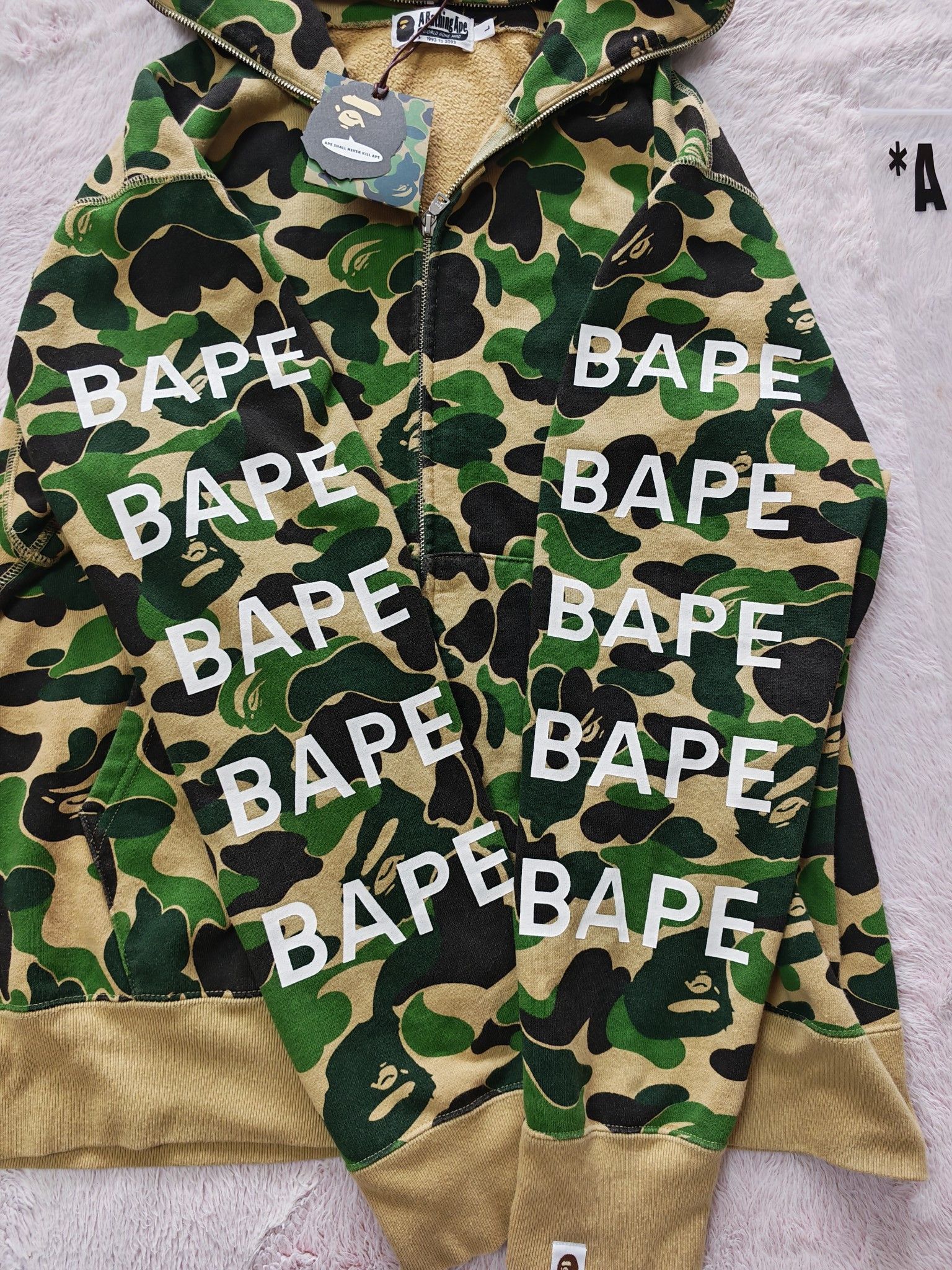 Bape A Bathing Ape Camo Logo Zip Hoodie Size L Size US L / EU 52-54 / 3 - 5 Thumbnail