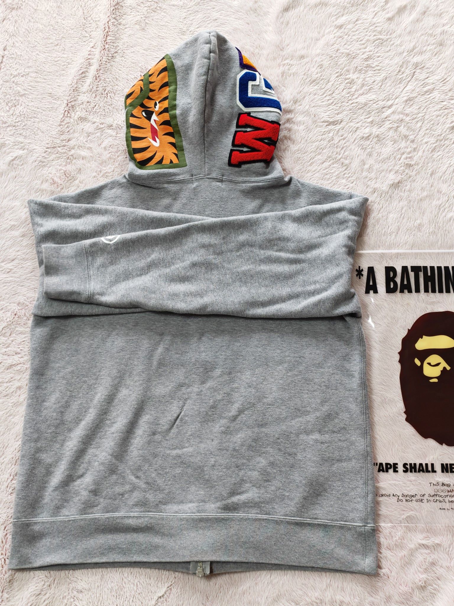 Bape A Bathing Ape Shark Hoodie Size XL Size US XL / EU 56 / 4 - 2 Thumbnail