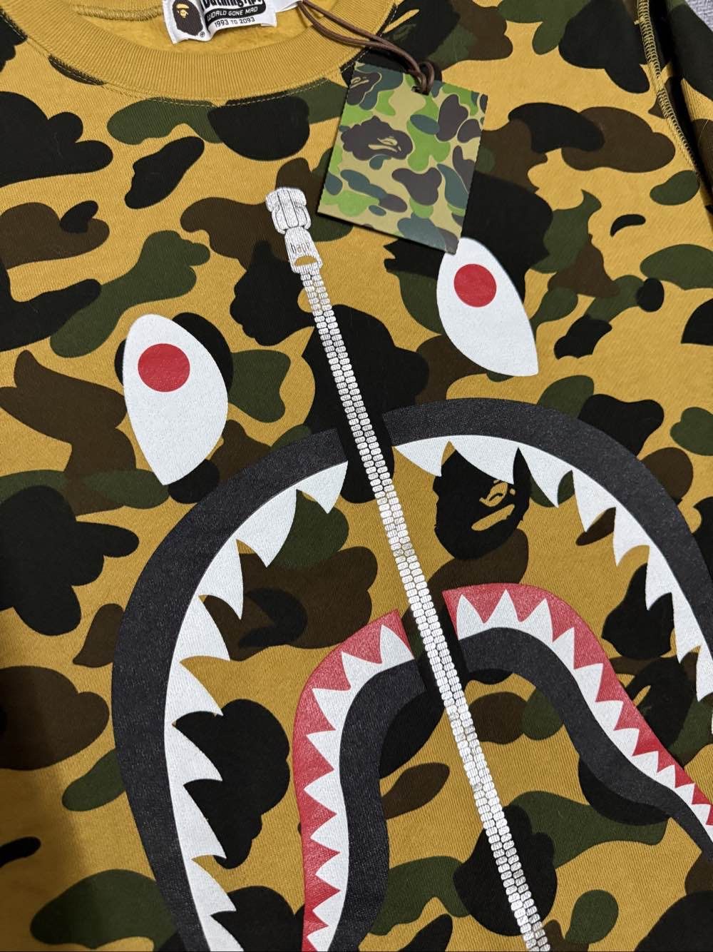 Bape A Bathing Ape Shark Camo Sweatshirt Size L Size US L / EU 52-54 / 3 - 5 Thumbnail
