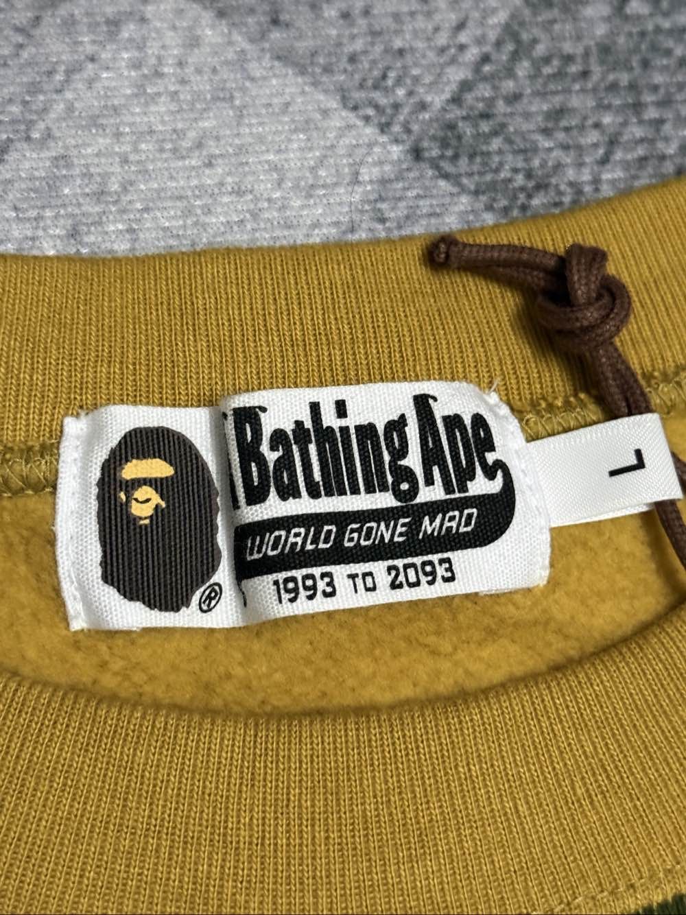 Bape A Bathing Ape Shark Camo Sweatshirt Size L Size US L / EU 52-54 / 3 - 3 Thumbnail