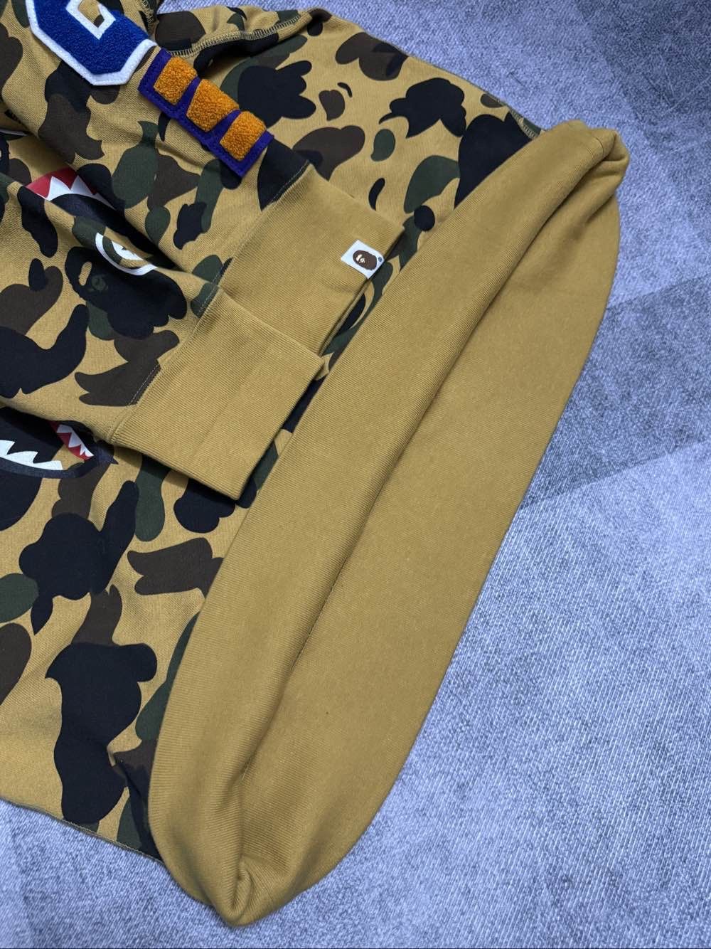 Bape A Bathing Ape Shark Camo Sweatshirt Size L Size US L / EU 52-54 / 3 - 8 Thumbnail