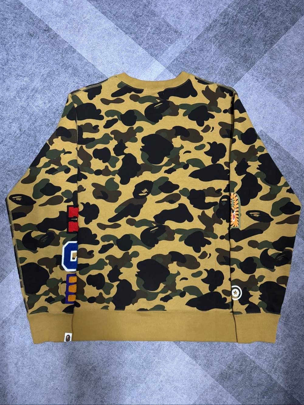 Bape A Bathing Ape Shark Camo Sweatshirt Size L Size US L / EU 52-54 / 3 - 2 Thumbnail