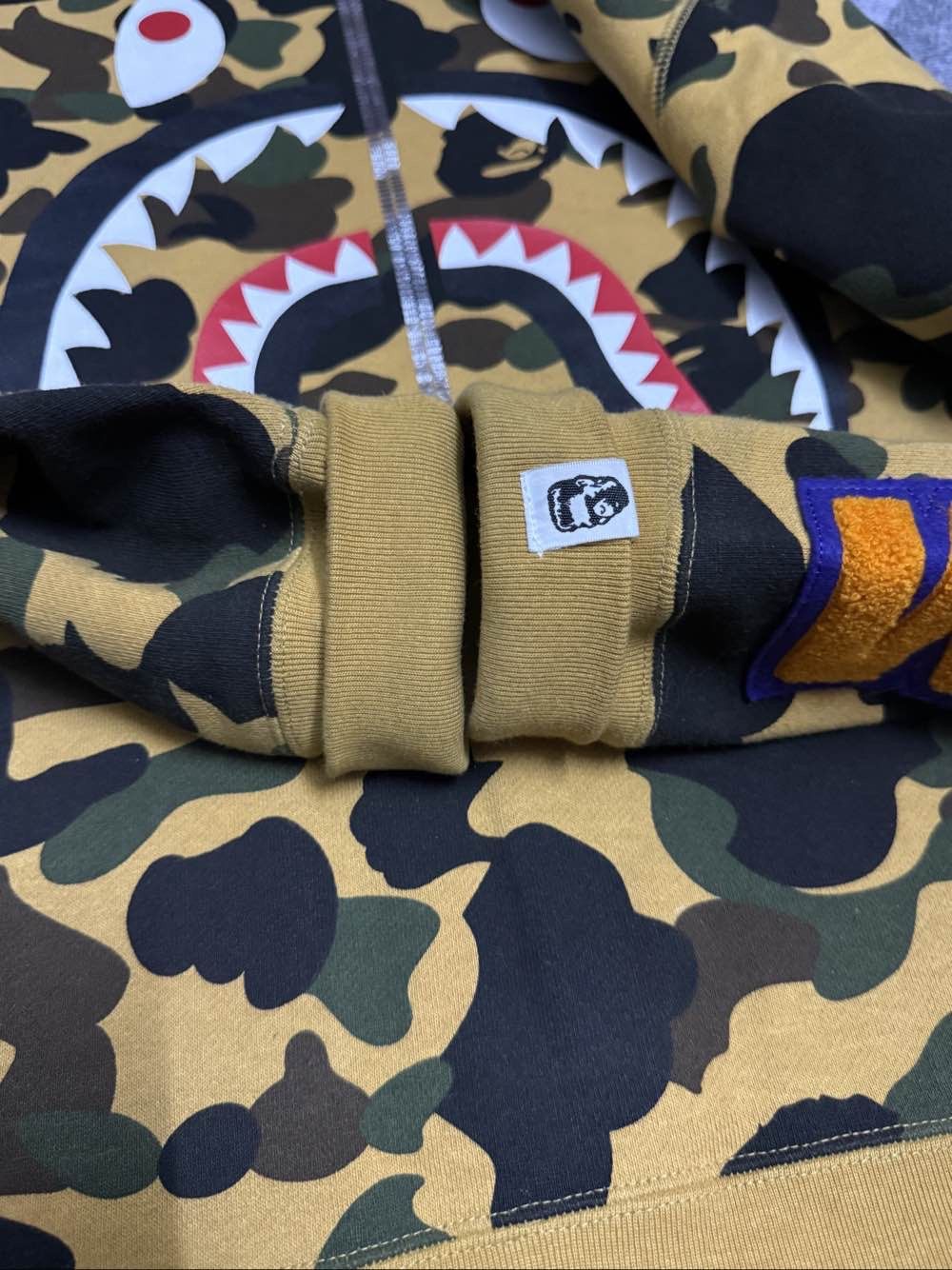 Bape A Bathing Ape Shark Camo Sweatshirt Size L Size US L / EU 52-54 / 3 - 7 Thumbnail