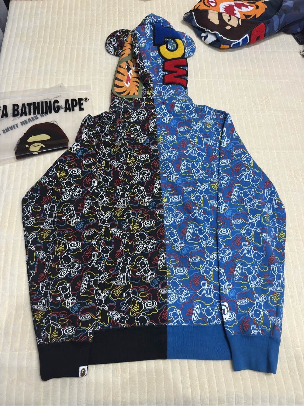 Bape A BATHING APE Bearbrick Shark Hoodie Size XL Size US XL / EU 56 / 4 - 2 Thumbnail